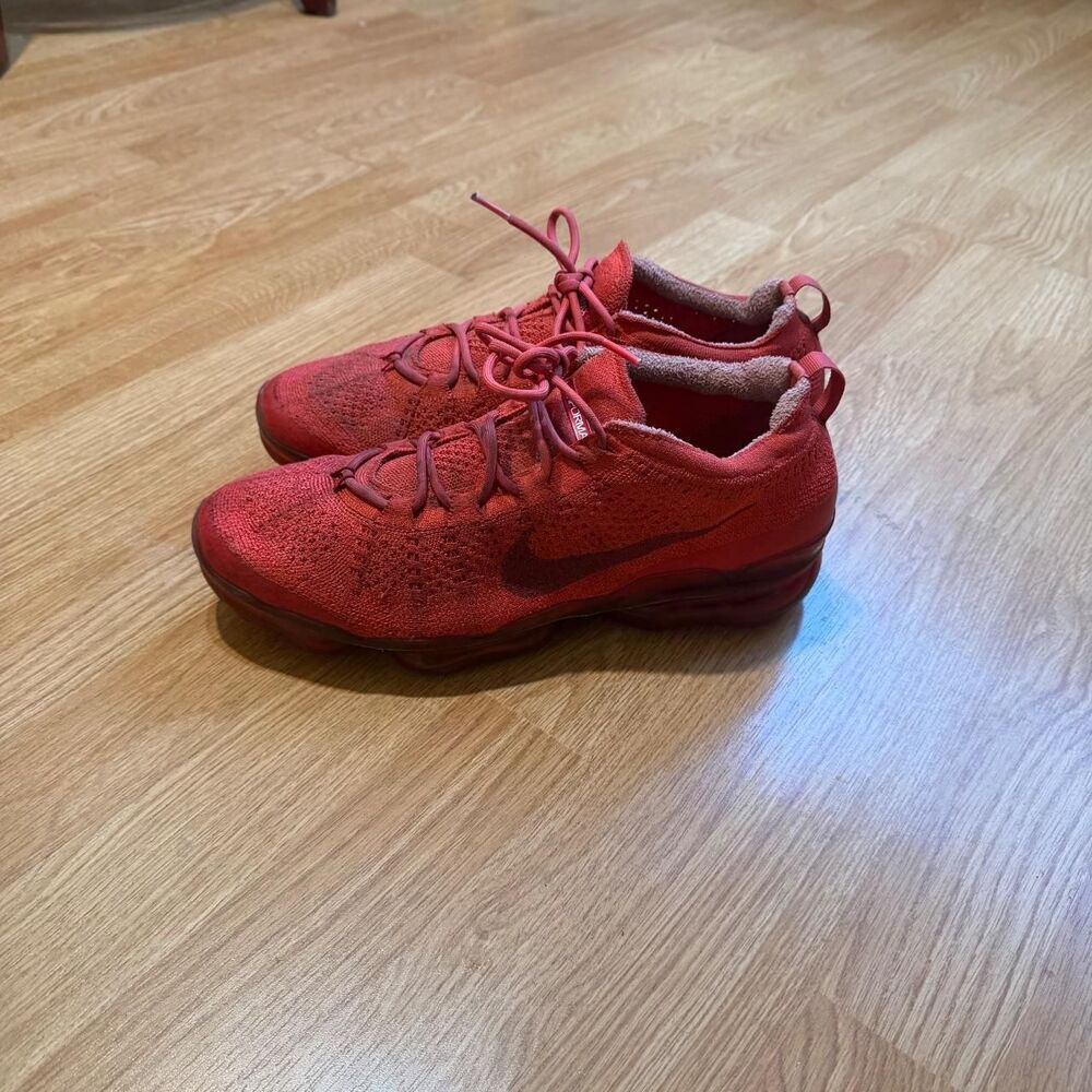 Nike Men's Red and Burgundy Trainers